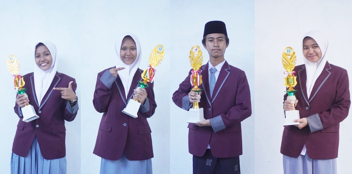 BERPRESTASI: Dalam Festival Lomba Seni dan Sastra Siswa Nasional (FLS3N) tingkat kabupaten, empat siswa SMA Nuris Jember berhasil memboyong pulang juara pada empat cabang lomba.