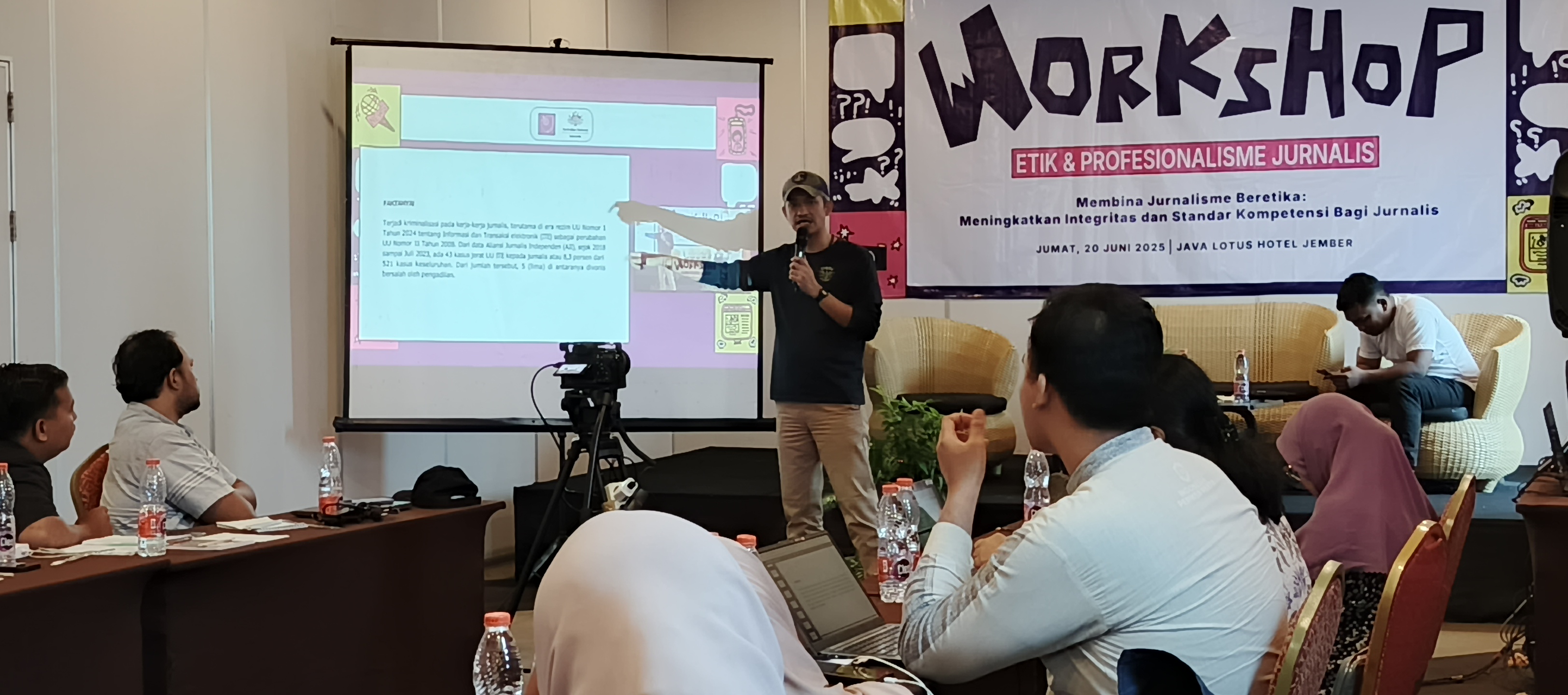 Workshop tentang etik dan profesionalisme jurnalis, saat pelaksanaan uji kompetensi jurnalis yang diselenggarakan AJI Indonesia, di salah satu hotel Jember kota, Jumat 2 Juni 2025. (Maulana/JPRJ)