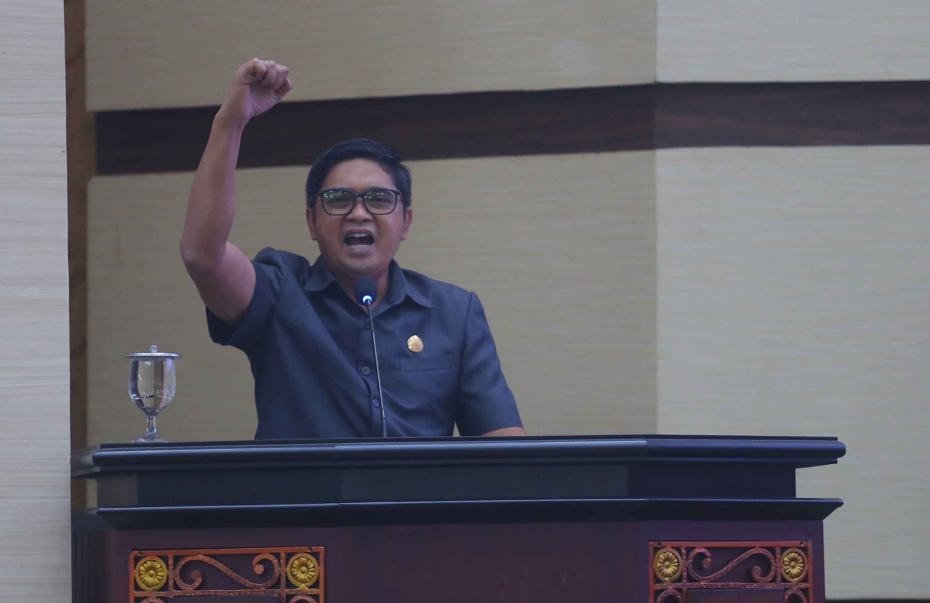Jubir Fraksi PDIP Candra Ary Fianto menyatakan, pengelolaan batu kapur harus berorientasi pada keadilan sosial dan tidak hanya memberikan keuntungan besar kepada pihak swasta.