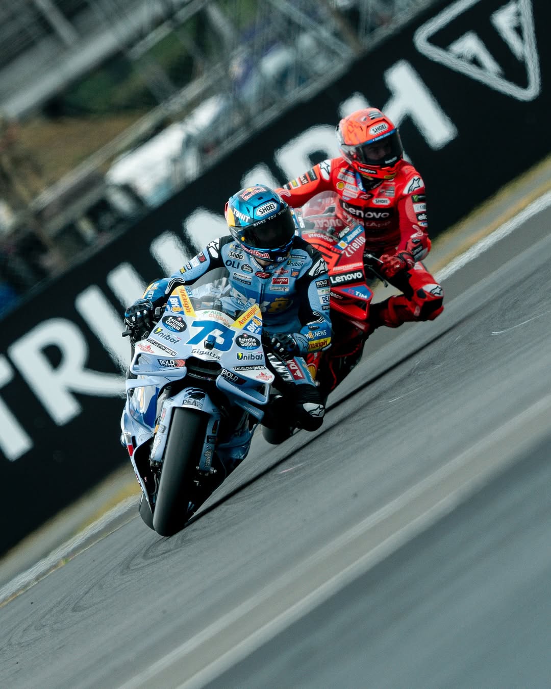 Alex Marquez (73) dan Marc Marquez (93) di Sirkuit Silverstone.