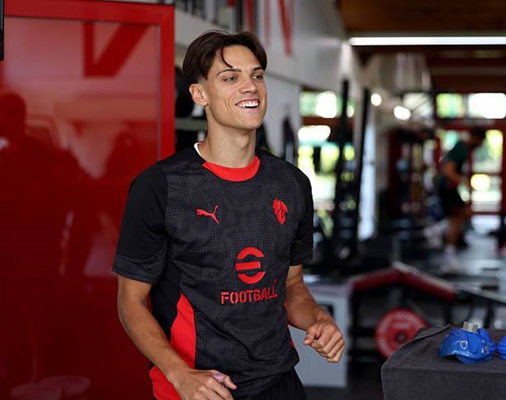 Samuele Ricci saat latihan bersama AC Milan