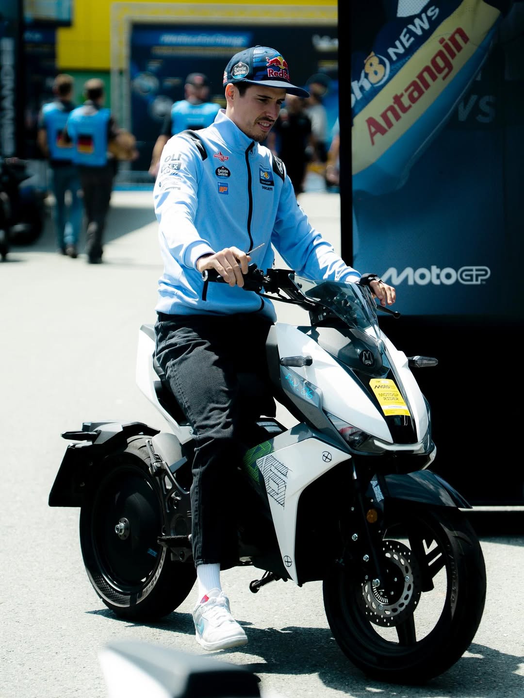 Alex Marquez di Sachsenring, Jerman. Dia dinyatakan fit untuk balapan Minggu (13/7/2025), meski cedera tangannya belum sembuh total.