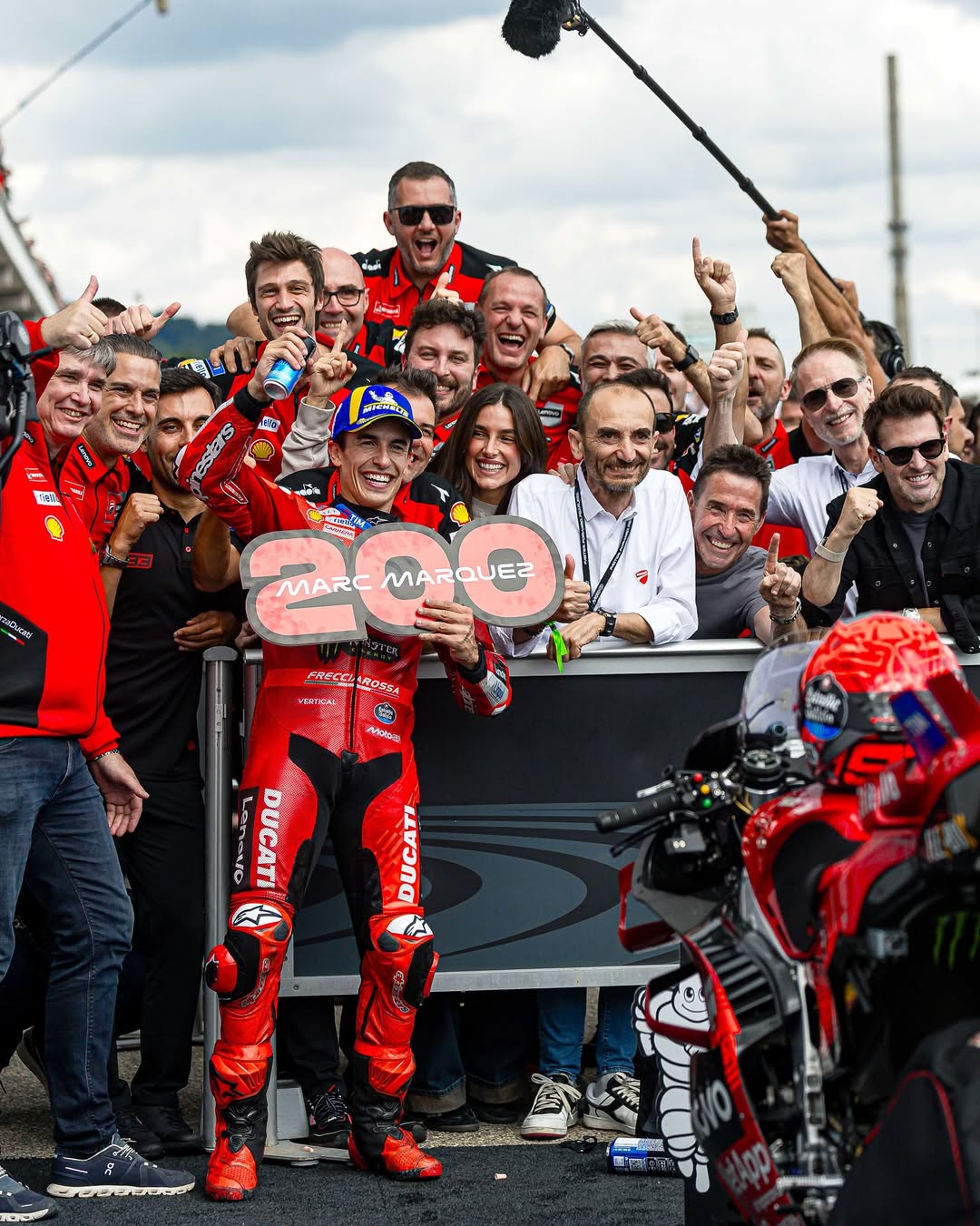 Setelah melampaui rekor kemenangan Giacomo Agostini, kini Marc Marquez menyamai rekor lap tercepat Agostini.