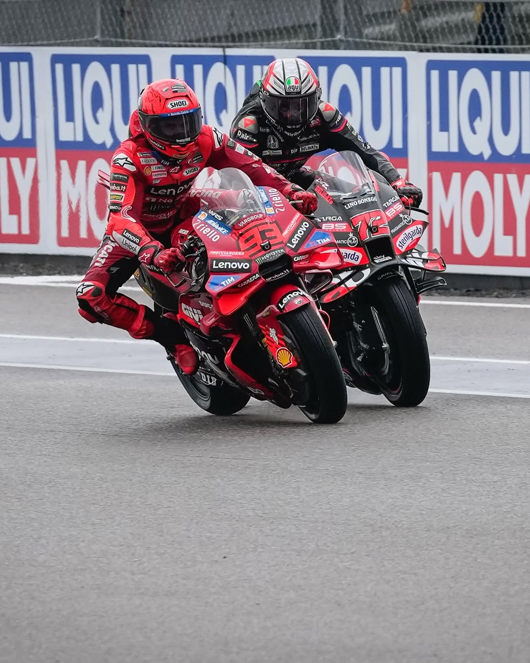 Manuver Marco Bezzecchi di Mandalika membuat Marc Marquez harus menerima cedera bahu kanan.