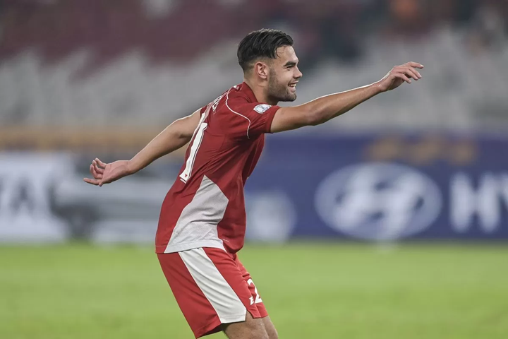 KONTROVERSI: Selebrasi jens revan dengan pacu jalur mendapat teguran dari sang pelatih