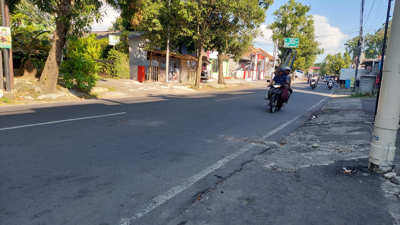 LOKASI KEJADIAN: TKP pelajar SMKN di Jember terlibat kecelakaan di Jalan dr Soebandi, Kelurahan Jember Lor, Kecamatan Patrang, Kamis (17/7/2025).