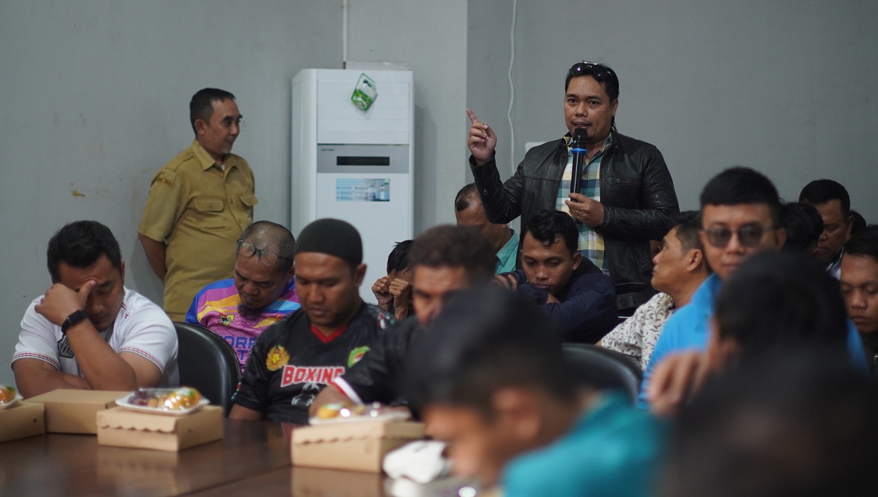 BERKUMPUL: Masing-masing ketua cabor menghadiri rapat evaluasi Porprov Jatim 2025 di kantor Dispora Jember, beberapa waktu lalu.