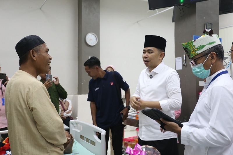 CEK RS: Bupati Jember Muhammad Fawait saat mengecek fasilitas RSD Balung. Gus Fawait mengingatkan semua RSD untuk memperhatikan kebersihan rumah sakit.