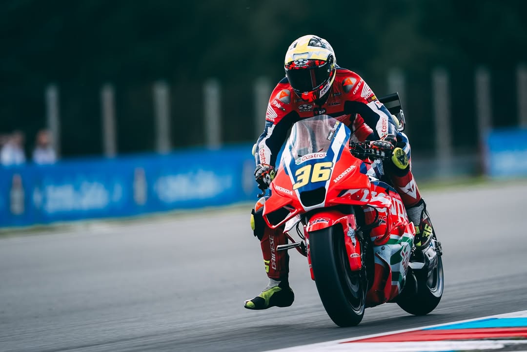 Joan Mir lagi-lagi gagal finis setelah dihantam Alex Marquez di Sirkuit Brno, Republik Ceko.