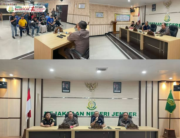 SUDAH RILIS: Kejari Jember ketika dalam konferensi pers beberapa waktu lalu untuk kasus dugaan korupsi sosperda. (DOK KEJARI JEMBER)