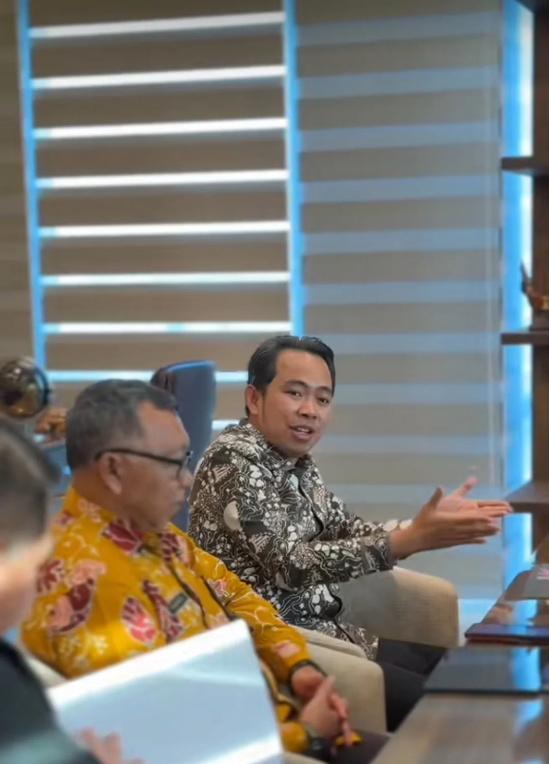 LANJUT LOBI-LOBI: Bupati Fawait saat bertemu Wamendes, sekaligus menemui BP Taskin, membahas kaitan sinergi program pemerintah pusat dengan daerah, di Jakarta, (23/7/2025).