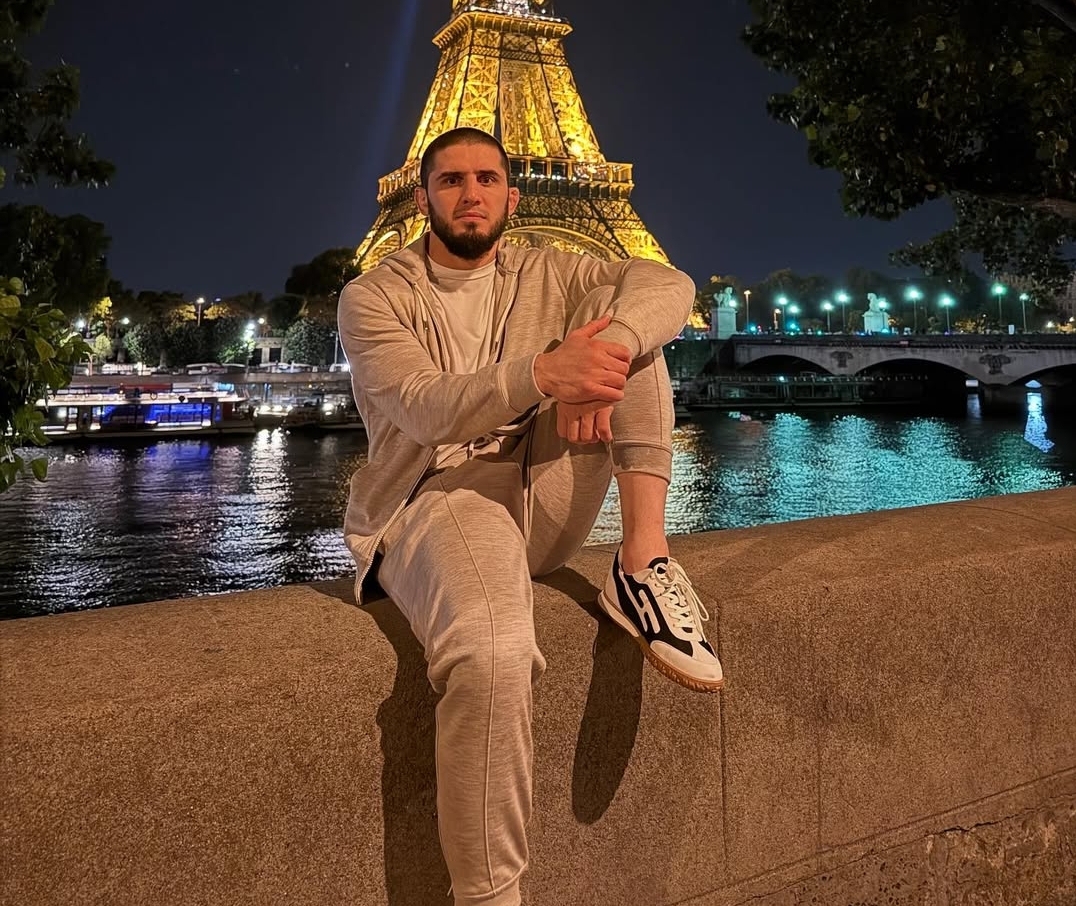 BERSANTAI: Islam Makhachev saat menikmati masa liburannya (ig:islammakhachev)