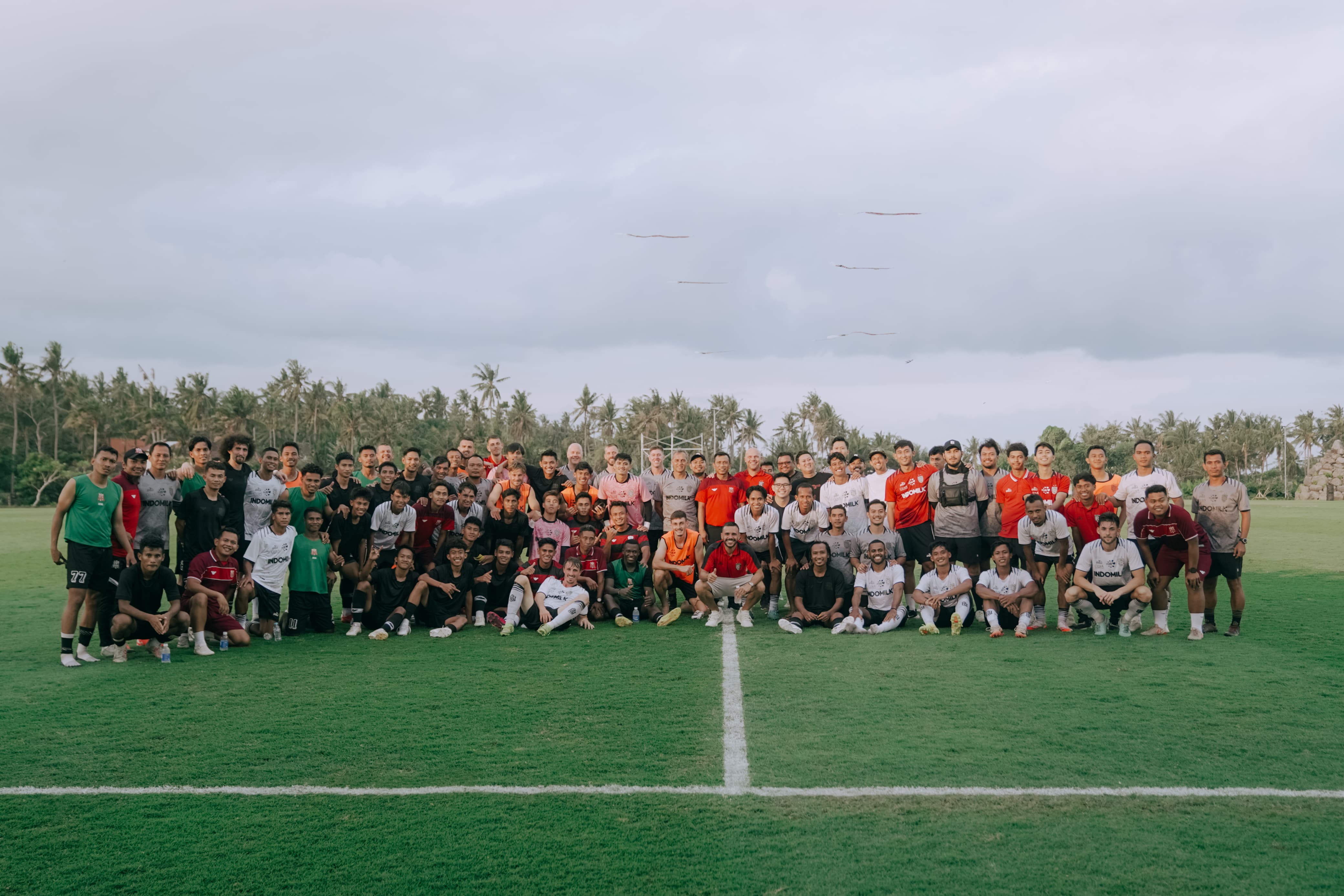 Tim Bali United dan Deltras FC (DOK WEBSITE RESMI BALI UNITED)