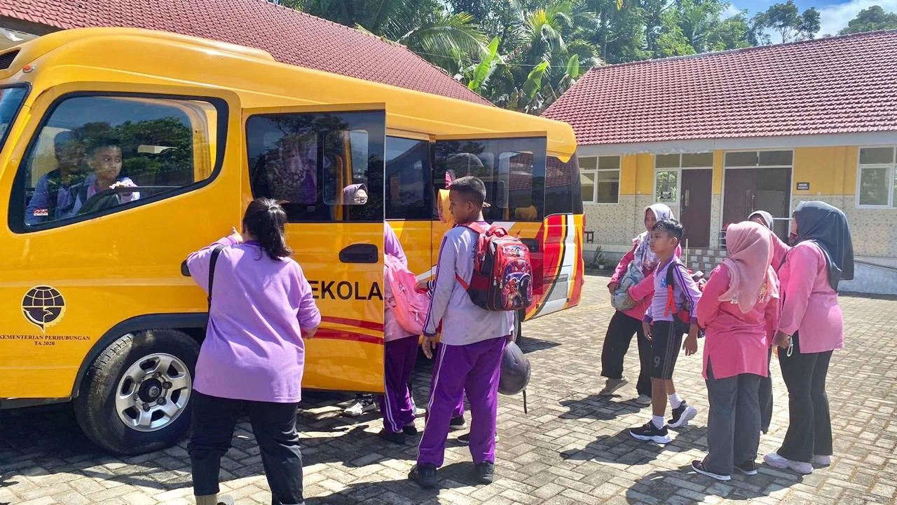 KEMBALI HADIR: Armada yang disediakan untuk angkutan pelajar, di Kantor Dinas Perhubungan Jember.