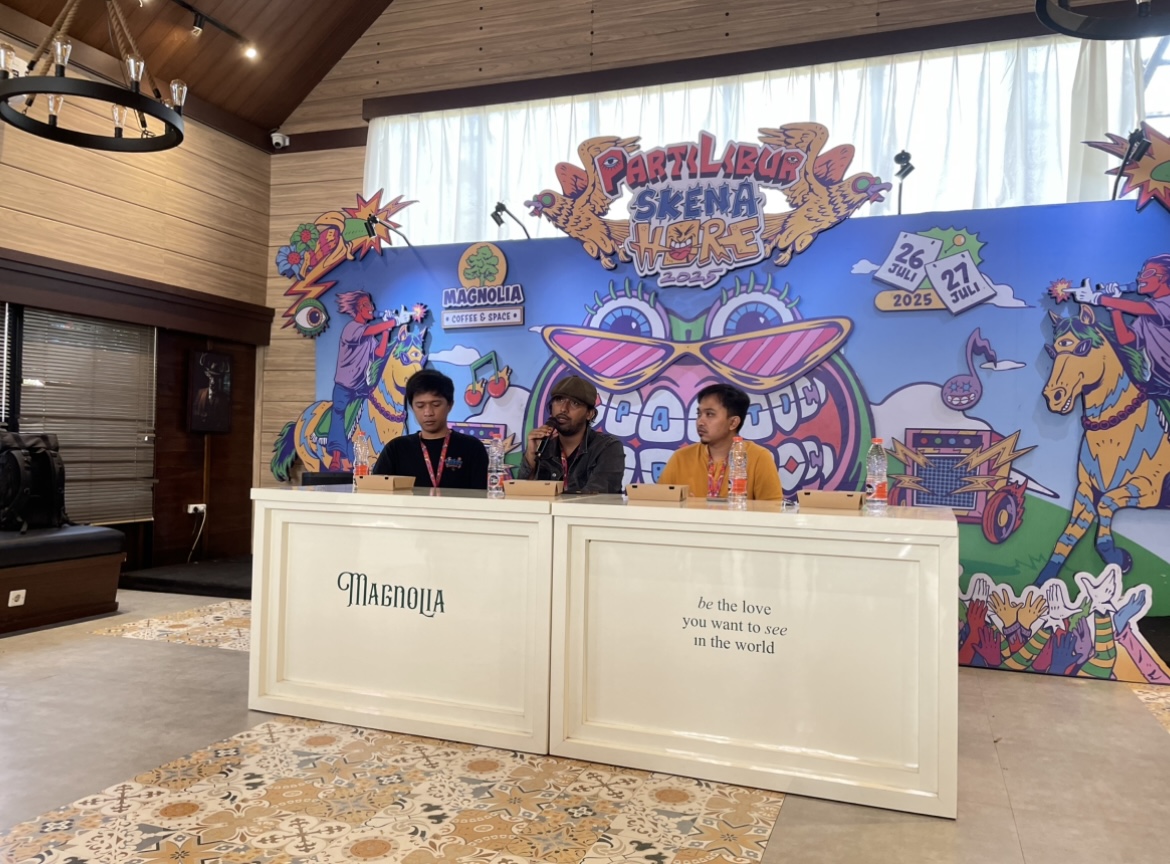 UMUMKAN: Ceo Partilibur, Gahtan Thoriq, saat menyampaikan event terbesar di Lumajang ini harus berakhir tahun ini. (ADE APRYANIS/RAME)