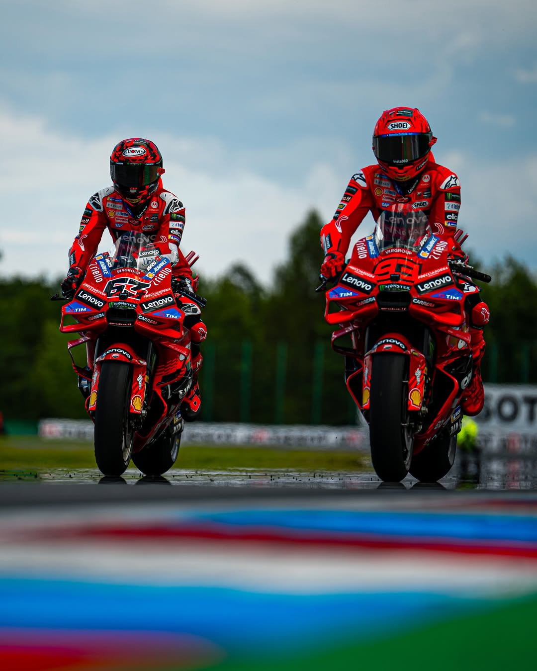 Dua pembalap MotoGP Tim Ducati Lenovo, Marc Marquez (93) dan Pecco Bagnaia (63).