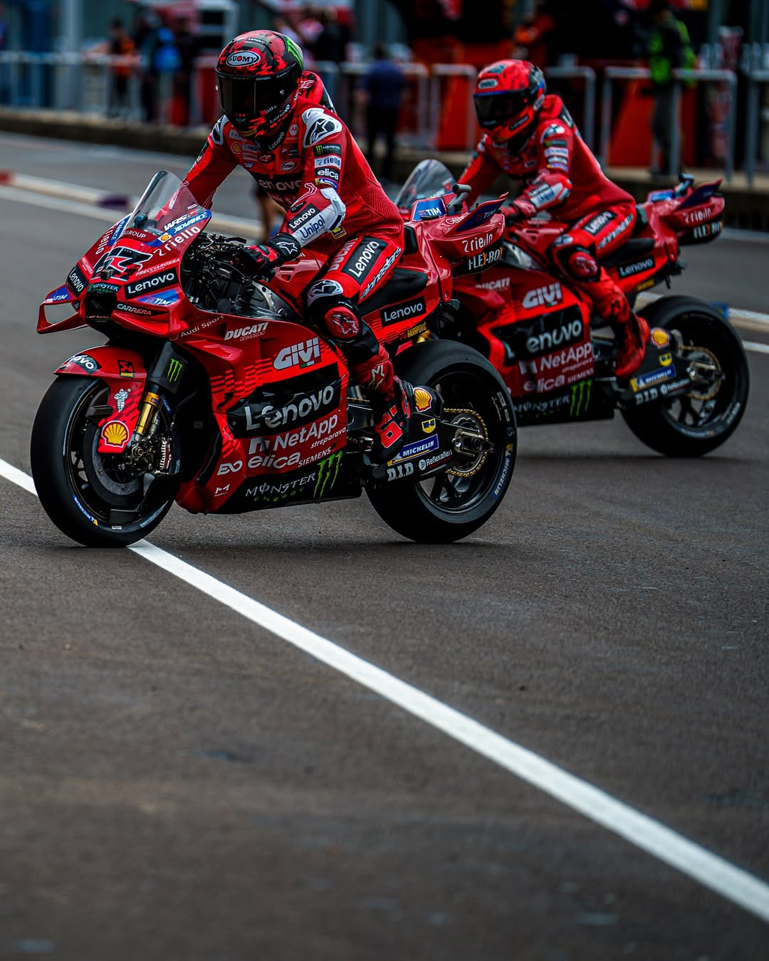 Dua rider Tim Ducati Lenovo, Pecco Baganaia (depan) dan Marc Marquez, di Sirkuit Brno, Ceko.