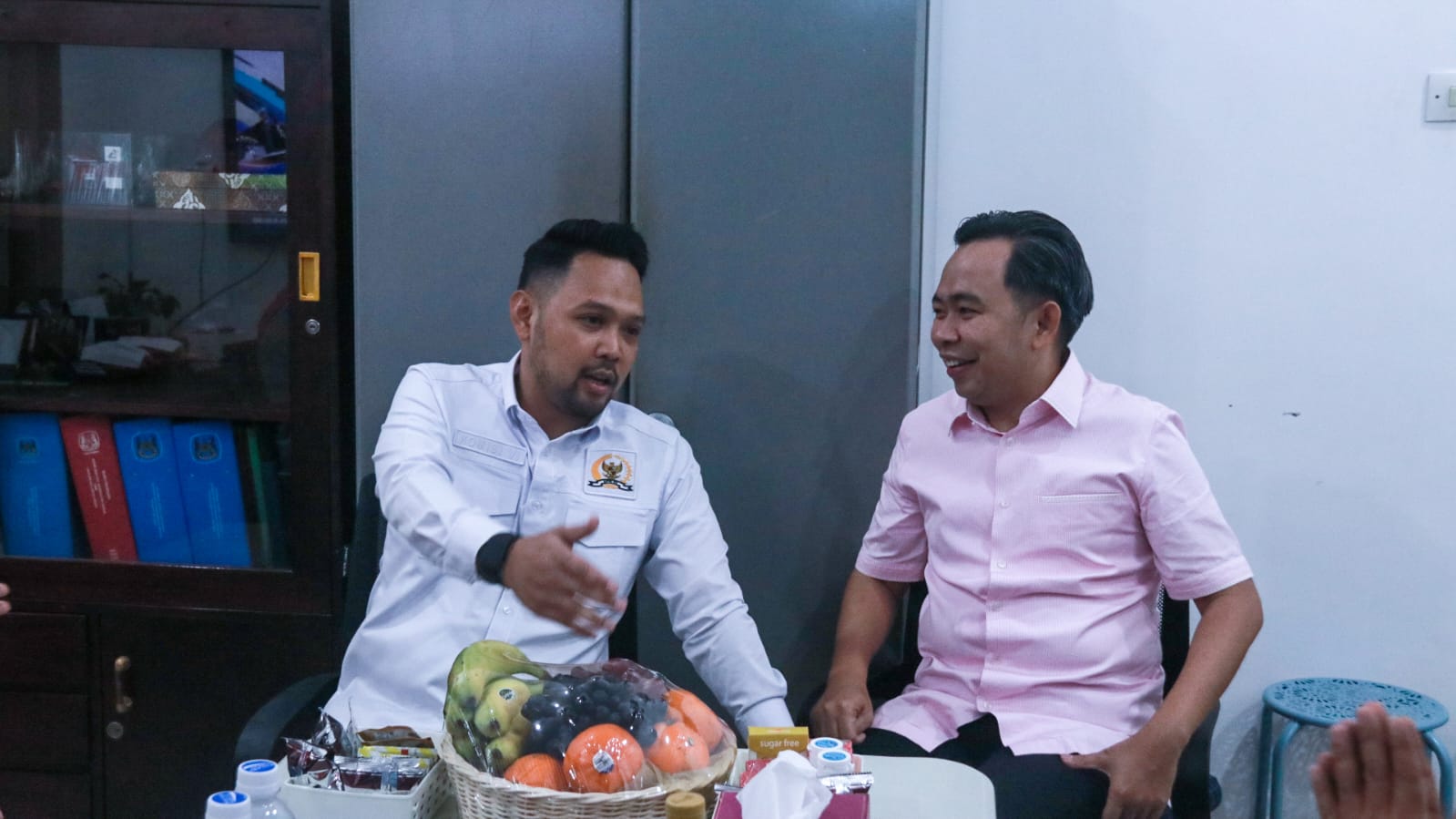 BUNTUT KRISIS BBM: Anggota DPR RI Komisi VI, Rivqy Abdul Halim bersama Bupati Jember serta sejumlah pejabat mewacanakan reaktivasi depo Pertamina dan jalur KAI khusus tangki.