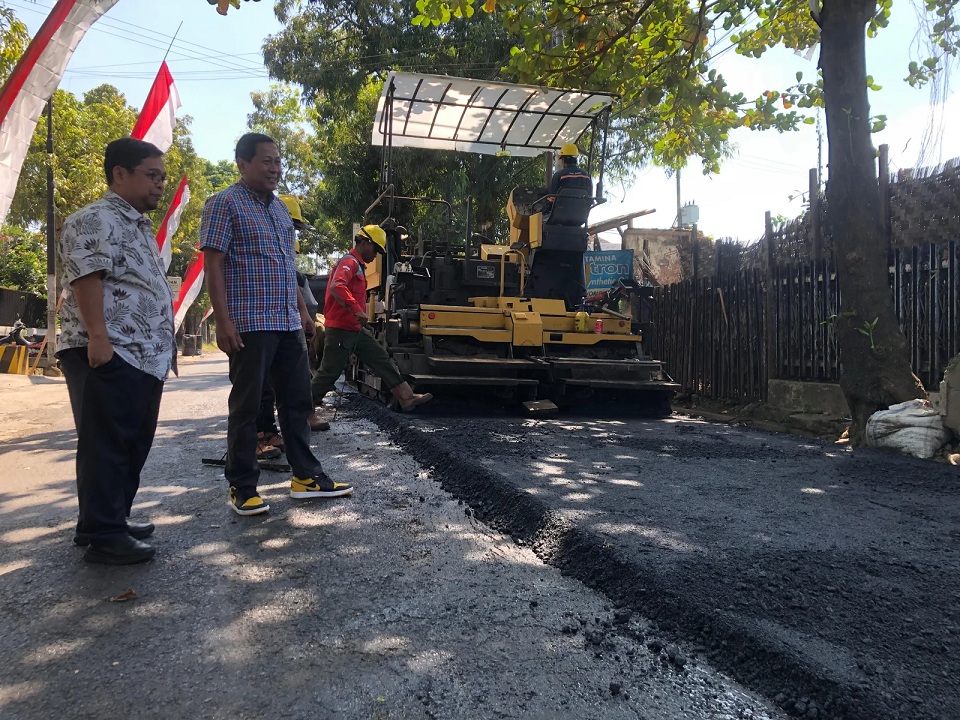 UJI COBA: Proses trial AMP di Jalan Manggar, Kelurahan Gebang, Patrang, Jember, Kamis, (7/8/2025).