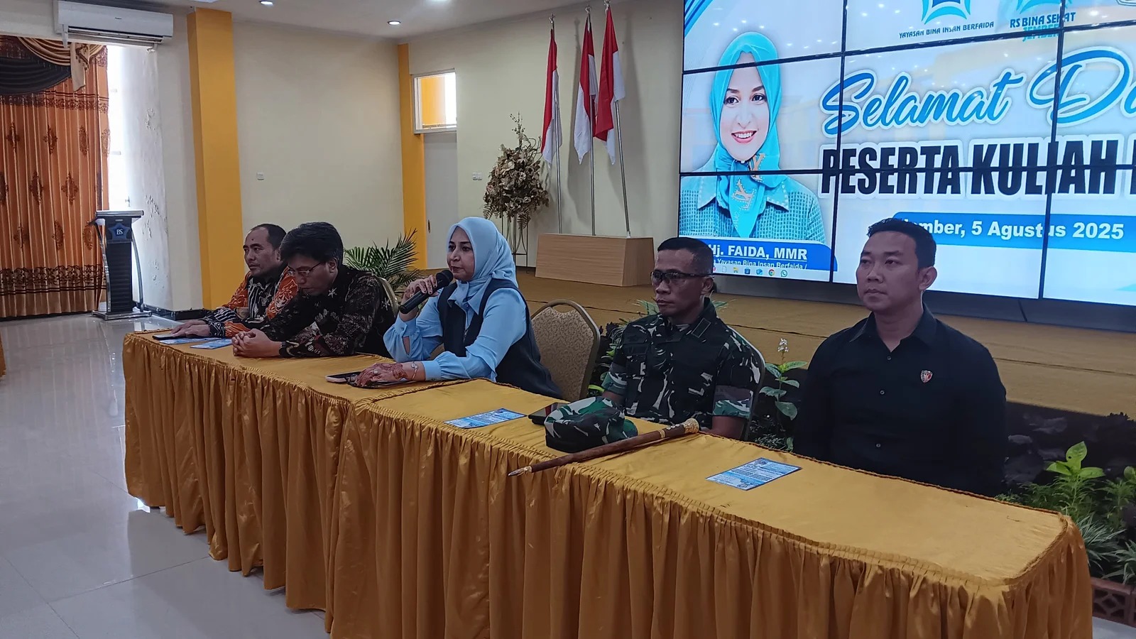 KONFERENSI PERS: dr Faida bersama jajaran rektorat dan Kanit PPA Satreskrim Polres Jember Ipda Qori Novendra dan Komandan Brigif IX Kostrad dr Kolonel La Ode Muhammad Nurdin dalam launching ITPS
