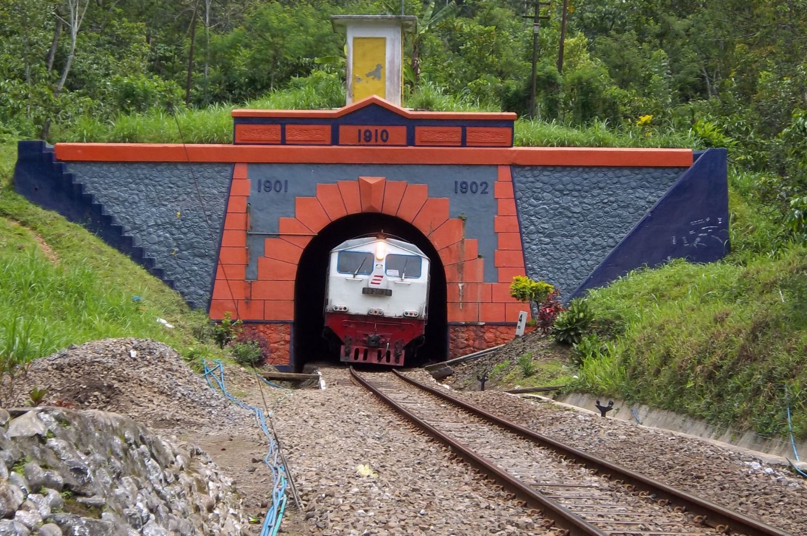 Terowongan Garahan (DOK Balai Teknik Perkeretaapian Kelas I Surabaya (BTP Surabaya) )