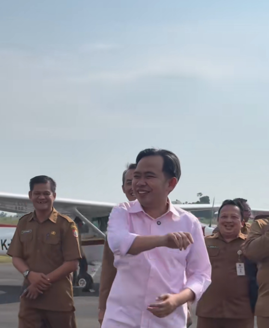 CEK KESIAPAN: Bupati Jember Muhammad Fawait meninjau Bandara Notohadinegoro, Senin (11/8), sebelum dilakukan soft launching pada 17 Agustus 2025.