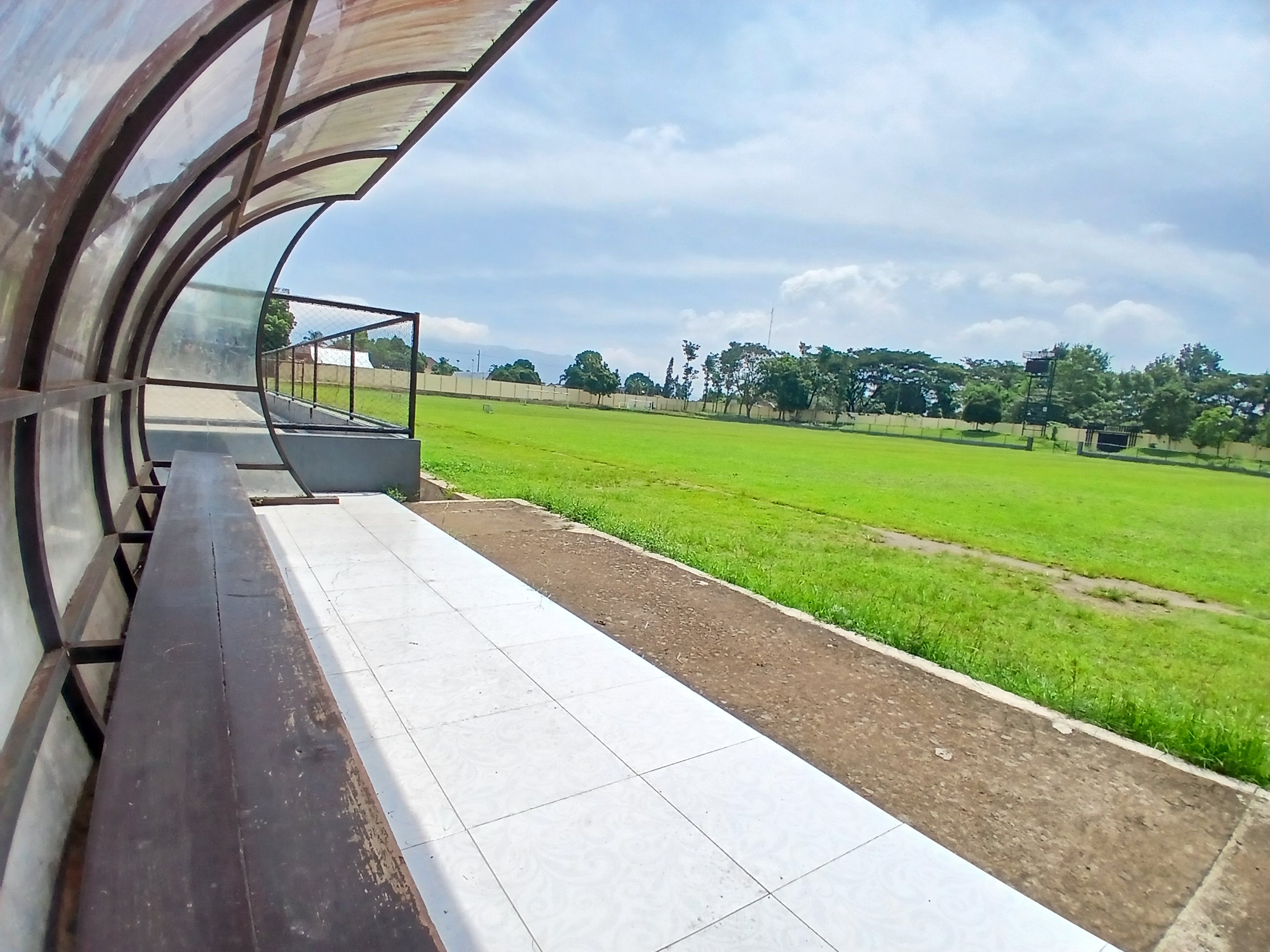 TANDA TANYA: Meski sudah berjalan beberapa tahun, dugaan korupsi di Stadion Magenda masih terus ditelusuri.