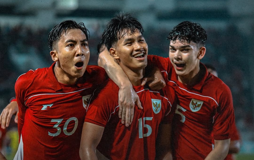 SELEBRASI: Kebahagiaan terpancar dari Putu Panji,  Ilham Romadhona Nirwan Achdiat dan  Mathew Baker (kiri ke kanan) saat berhasil mencetak gol melawan Usbekistan, (Instagram Official Timnas Indonesia)