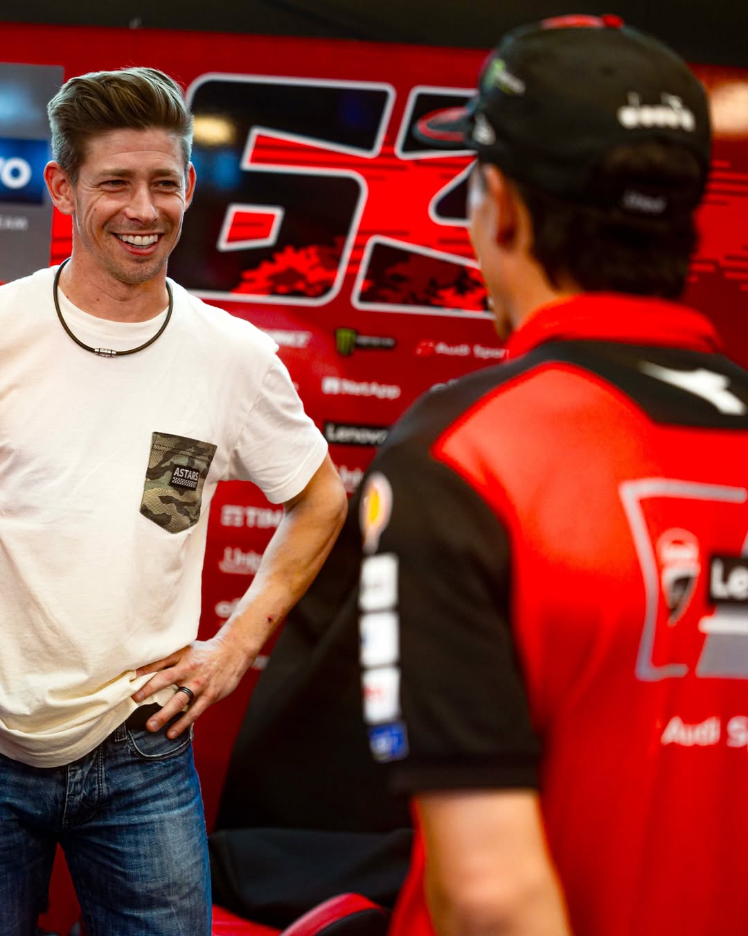 Casey Stoner mengatakan ia tak punya kewajiban di paddock MotoGP, hanya suka berbagi saran.