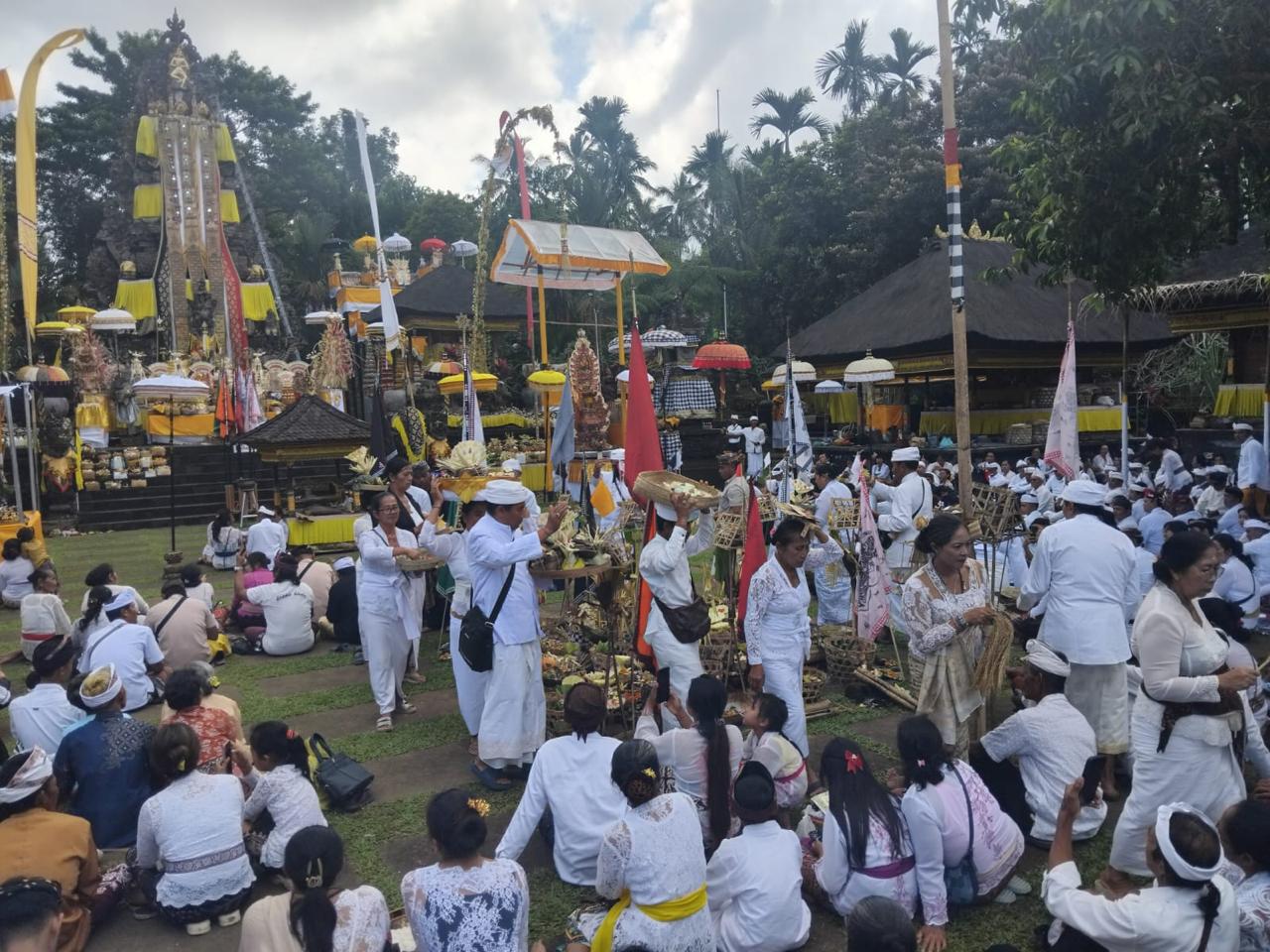 DIKEMBANGKAN: Desa/Kecamatan Senduro terus berbenah mengembangkan wisata religi menggaet wisatawan mancanegara. (ADE APRYANIS/RAME)