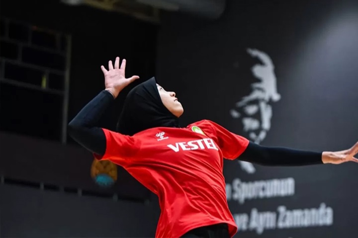 Megawati Hangestri ketika berlatih rutin bersama klub barunya Manisa BBSK (DOK IG MANISA BBSK)