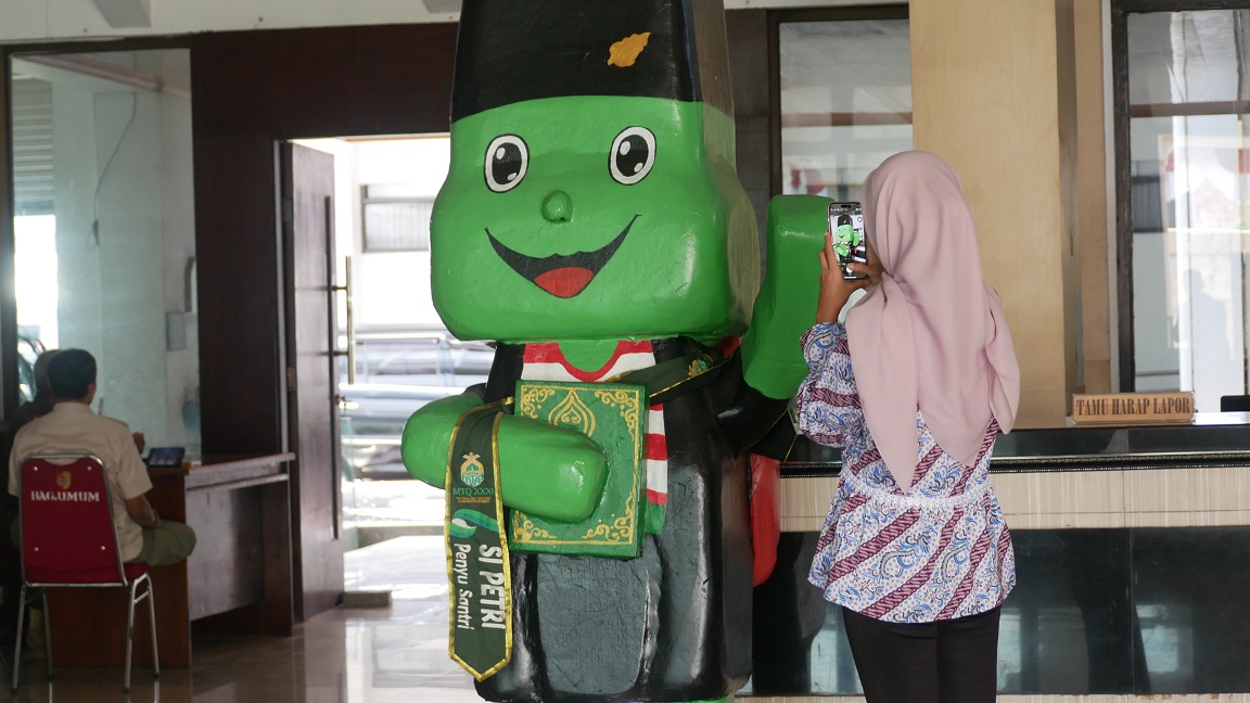 MASKOT MTQ: Maskot MTQ XXXI Jatim yang berada di Lobi Pemkab Jember. Sebagai tuan rumah, persiapan sudah 70 persen.