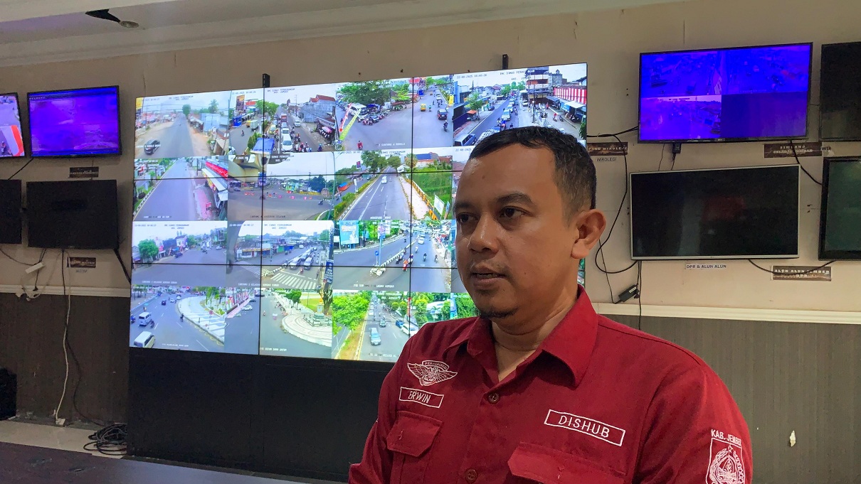 "Penutupan mulai kami laksanakan bertahap dari barat atau Tanggul sekitar pukul 10.00." ERWIN PRASETYO, Kabid Lalu Lintas Dishub Jember.