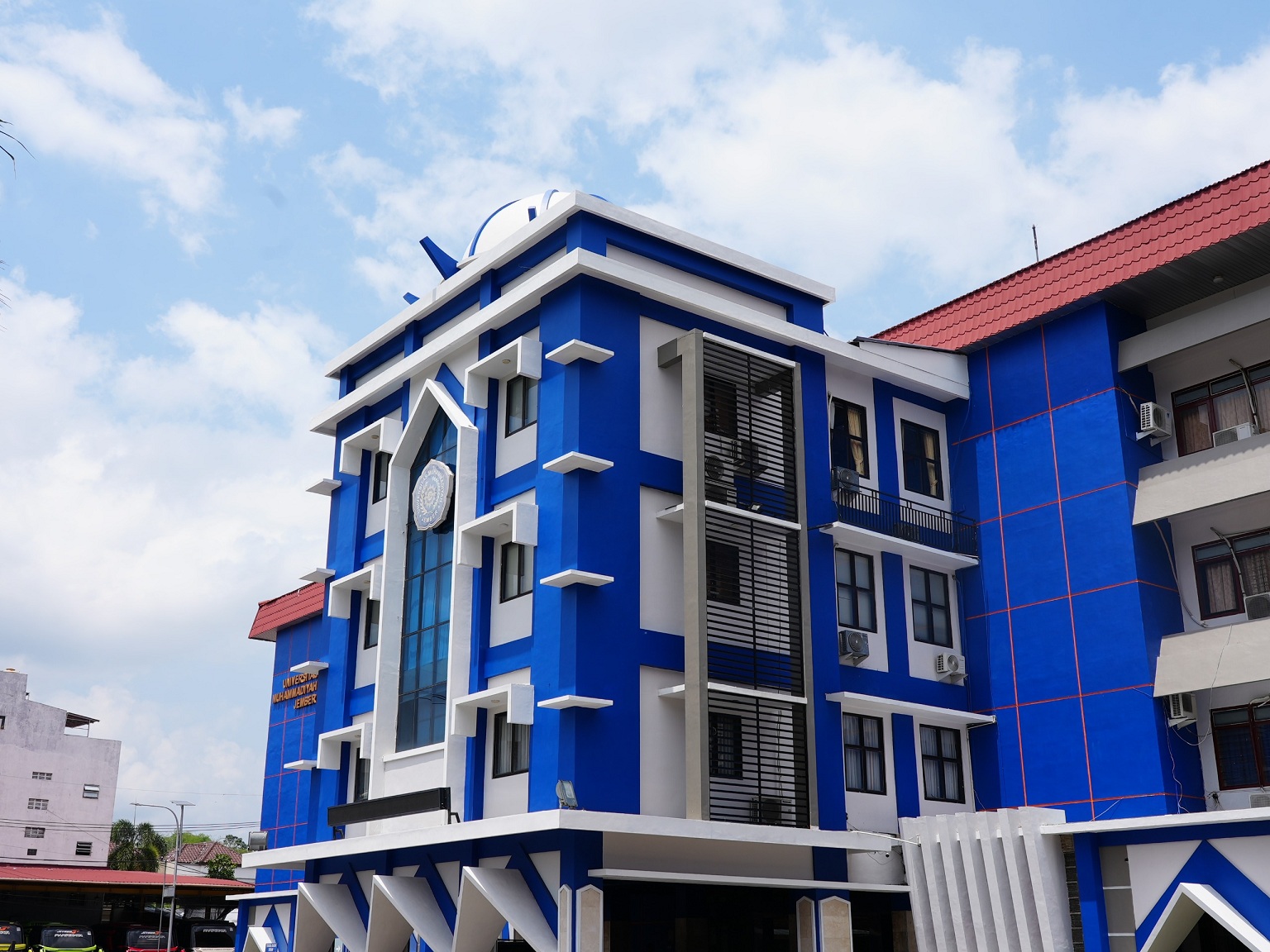 &nbsp;&ldquo;Salah satu langkah strategis Unmuh Jember adalah mendirikan Prodi Kedokteran. Program studi baru ini relevan dengan kebutuhan masyarakat dan perkembangan teknologi.&rdquo; Dr HANAFI, Rektor Unmuh Jember.