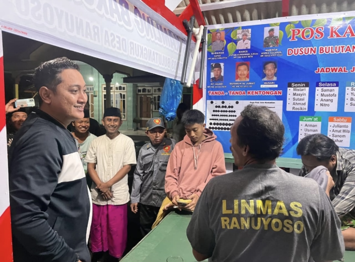 SAPA: Wakil Bupati Lumajang Yudha Adji Kusuma saat berkeliling ke sejumlah desa di wilayah utara Lumajang. (KOMINFO FOR RAME)