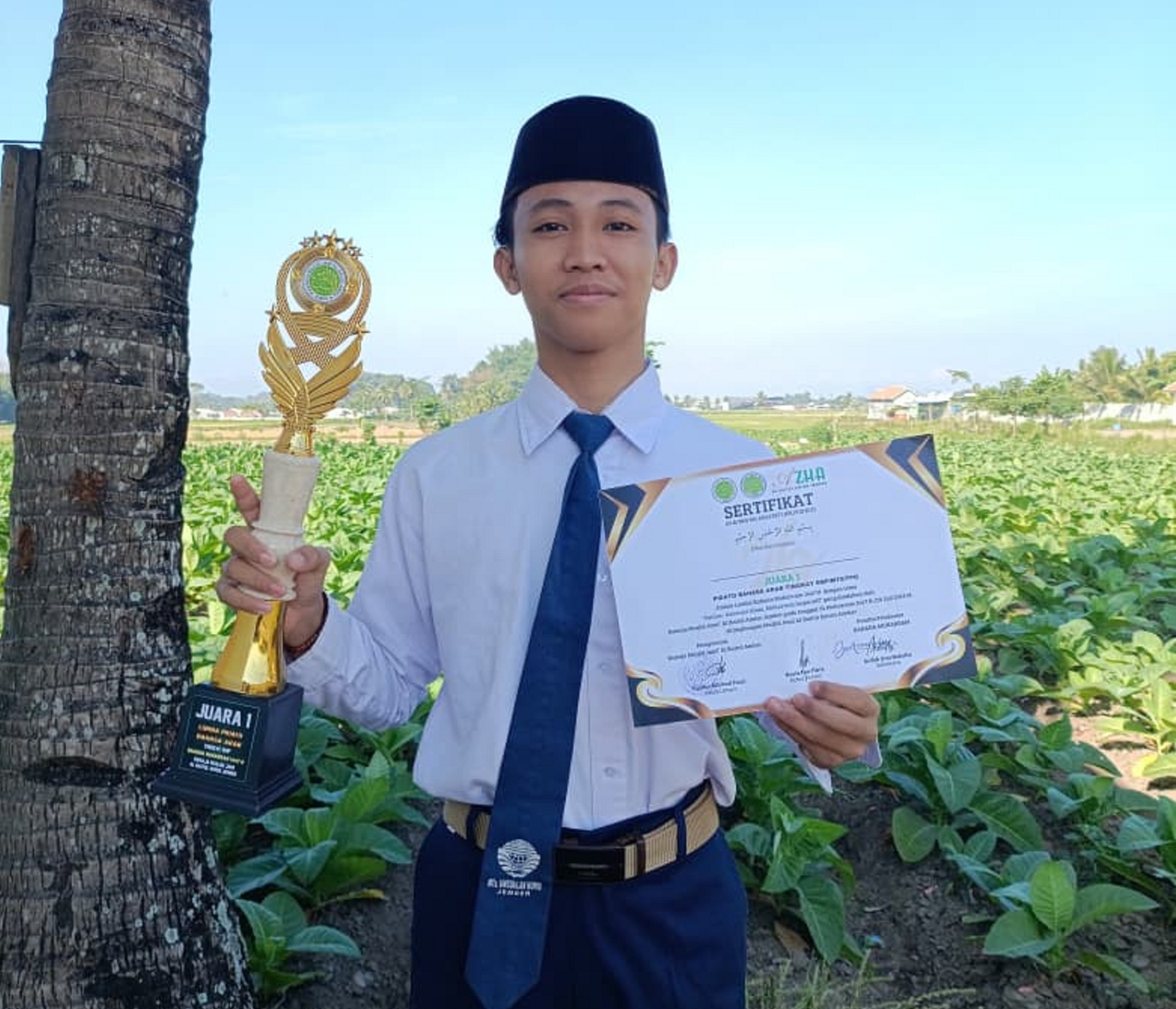 M. Malthuf Al Muchtar, siswa MTs Unggulan Nuris Jember, berhasil meraih juara lomba pidato bahasa Arab dalam ajang Bahana Muharram yang diselenggarakan oleh Yayasan Masjid Al Baitul Amien Jember.