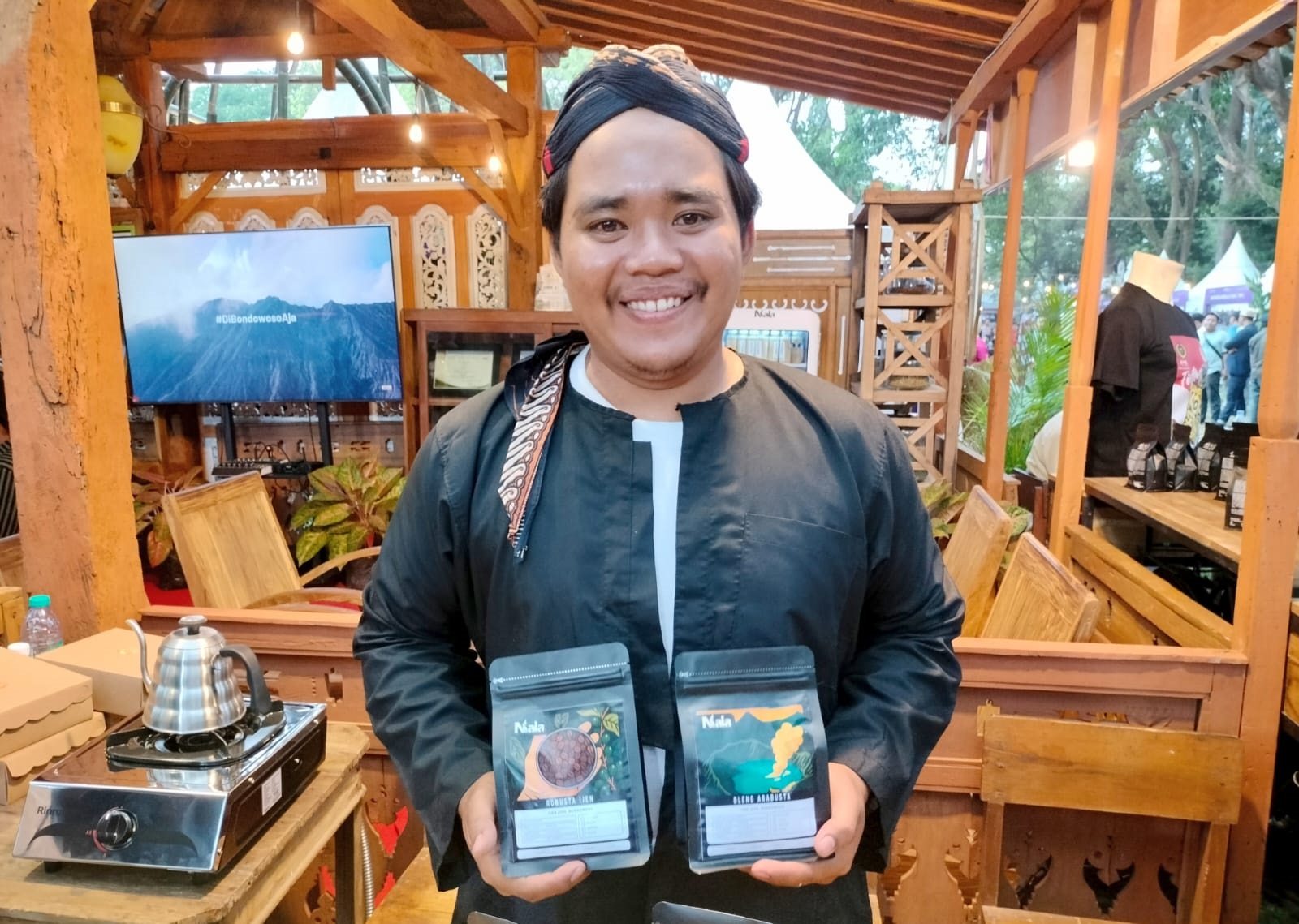 MENDUNIA: salah satu  produk kopi bondowoso yang di pamerkan dalam gelaran festival dewi cemara beberapa hari yang lalu.