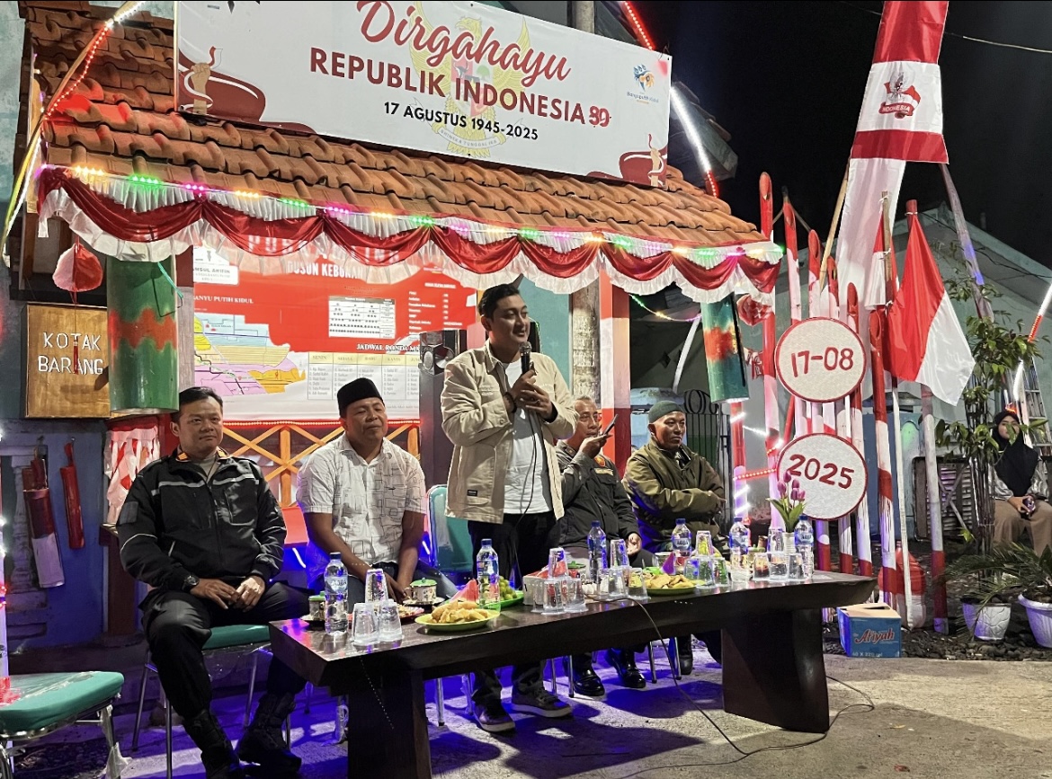 KELILING: Wakil Bupati Lumajang Yudha Adji Kusuma saat berkeliling ke sejumlah desa di Lumajang.(ATIEQSON MAR IQBAL/RAME)