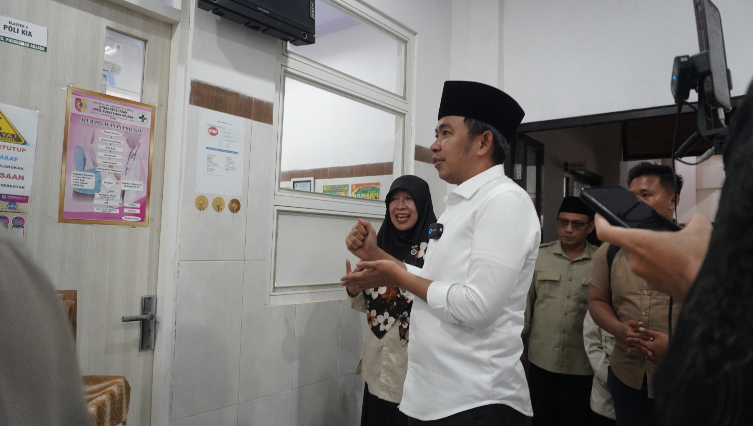 Sejumlah ruangan rawat inap di Puskesmas Arjasa, Jember, saat dicek Bupati Fawait, Jumat (29/8/2025). (Foto. Maulana/Radar Jember)