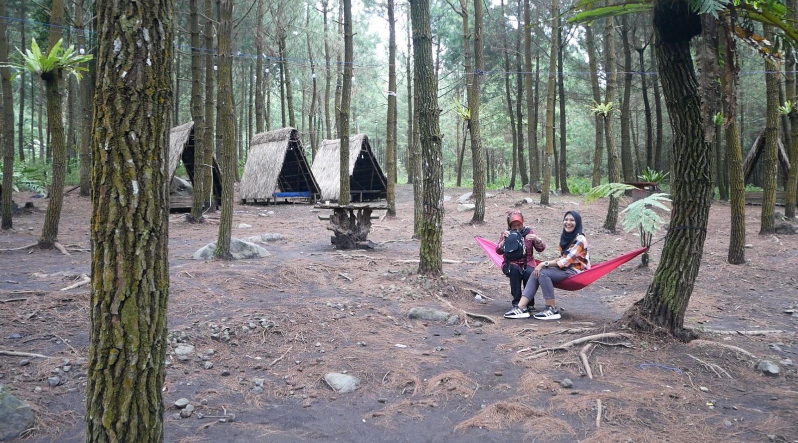 SEJUK: Suasana wisata andalan di Kecamatan Pronojiwo sajikan pemandangan yang memukau.(ADE APRYANIS/RAME)