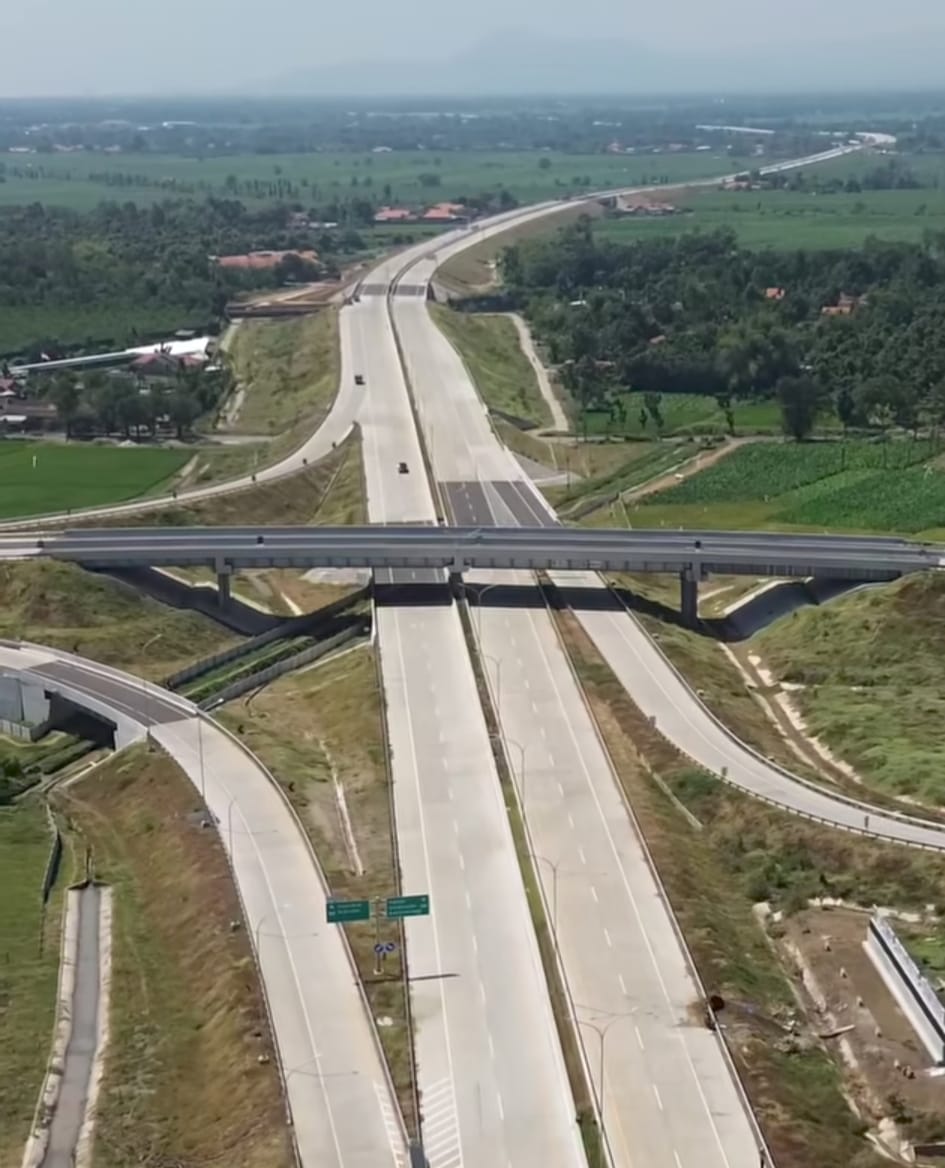 MEMBENTANG LUAS : Potret Jalan Tol Probowangi kini sudah hampir rampung ( Ig: BBPJN  Jawa Timur-Bali)
