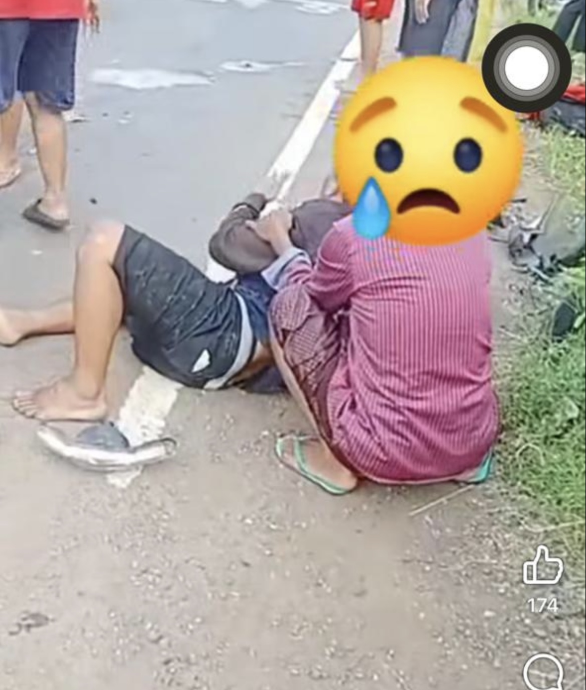 Kondisi korban laka lantas tergeletak di jalan