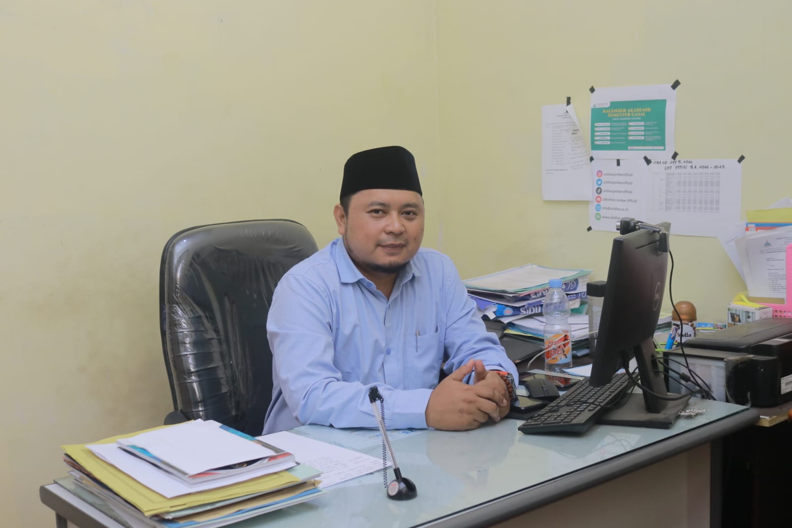 MENYAMPAIKAN : Ketua Umum ADAPI, Dr. Moh. Nor Afandi, menegaskan penolakan diskriminasi terhadap dosen PPPK dan mendesak alih status menjadi PNS (uinkhas.ac.id)
