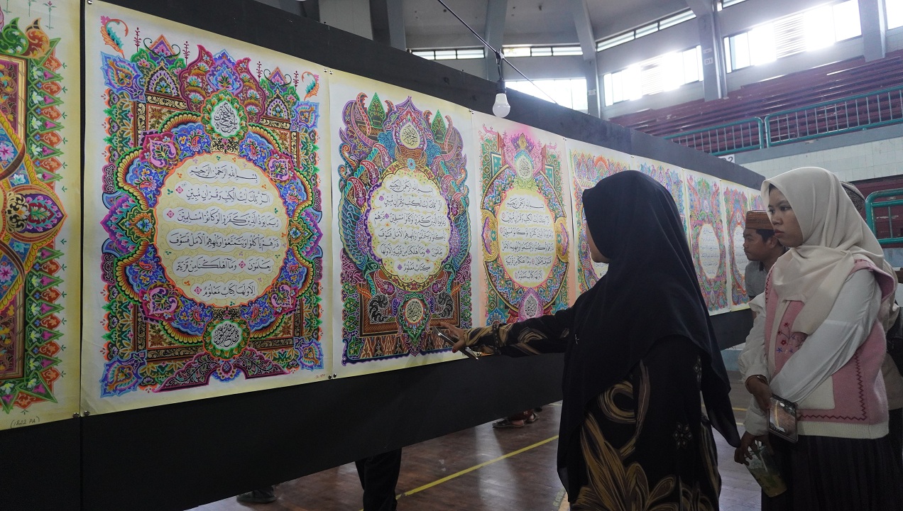 PENUH ORNAMEN: Detail setiap lukisan kaligrafi alquran para peserta MTQ yang kaya akan muatan seni dan keindahan.