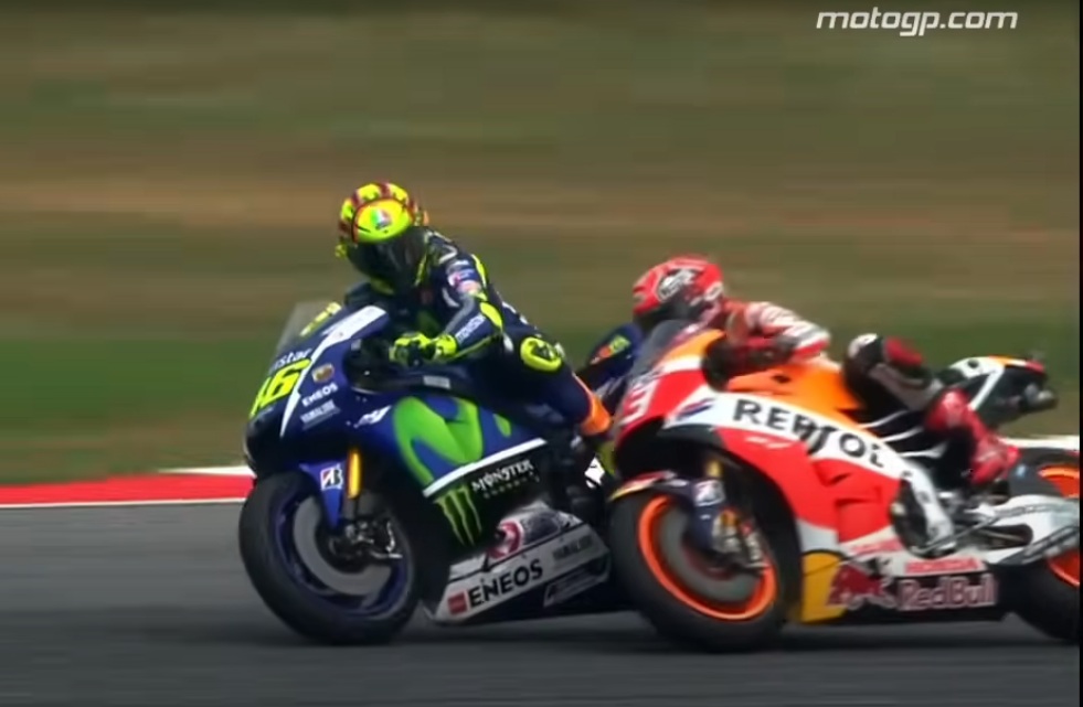 Insiden Sepang Clash 2015 antara Valentino Rossi dan Marc Marquez.