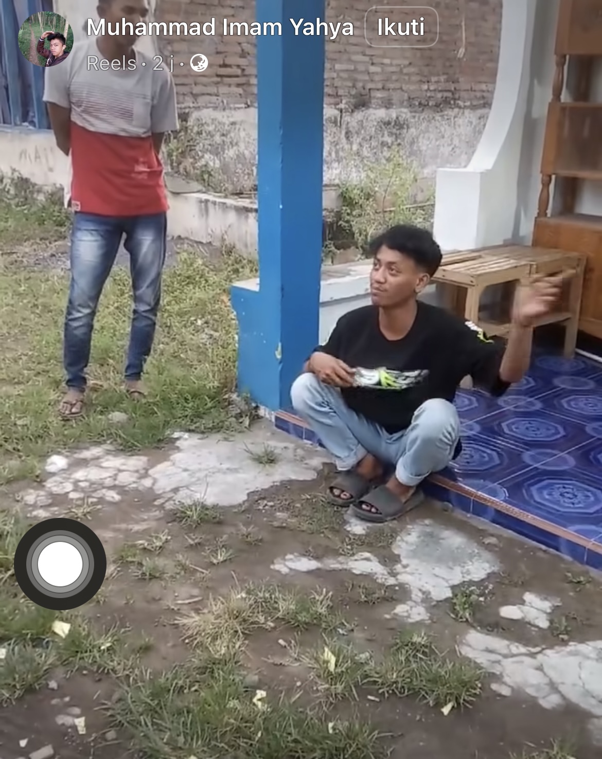 Warga Lumajang kebingungan setelah kehilangan motornya.