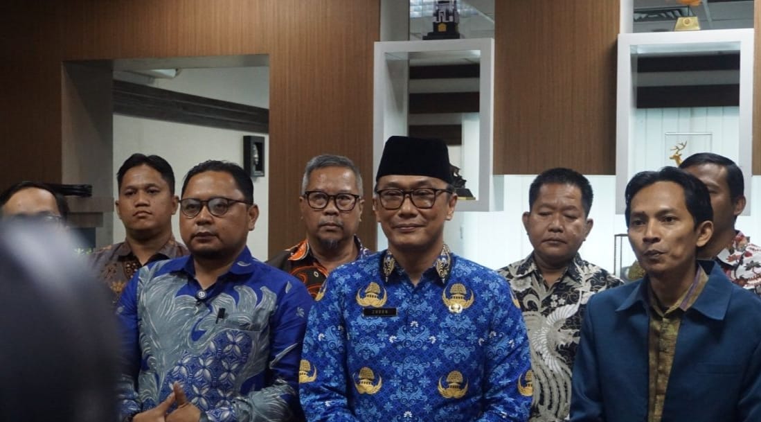 HADIRI : Sekretaris Jenderal ADAPI, Muhtarom, bersama jajaran saat menghadiri pertemuan dengan Kepala BKN. (bkn.go.id)