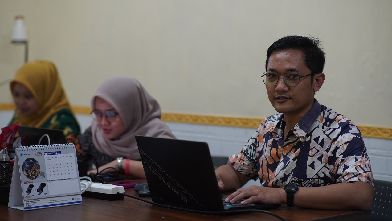 &ldquo;Dua orang tidak mungkin bisa terus standby di lokasi MCK. Pernah juga ada ODGJ yang coba merusak fasilitas.&rdquo; RUDI RAHMAWAN, Kabid PSU DPRKPCK Jember.