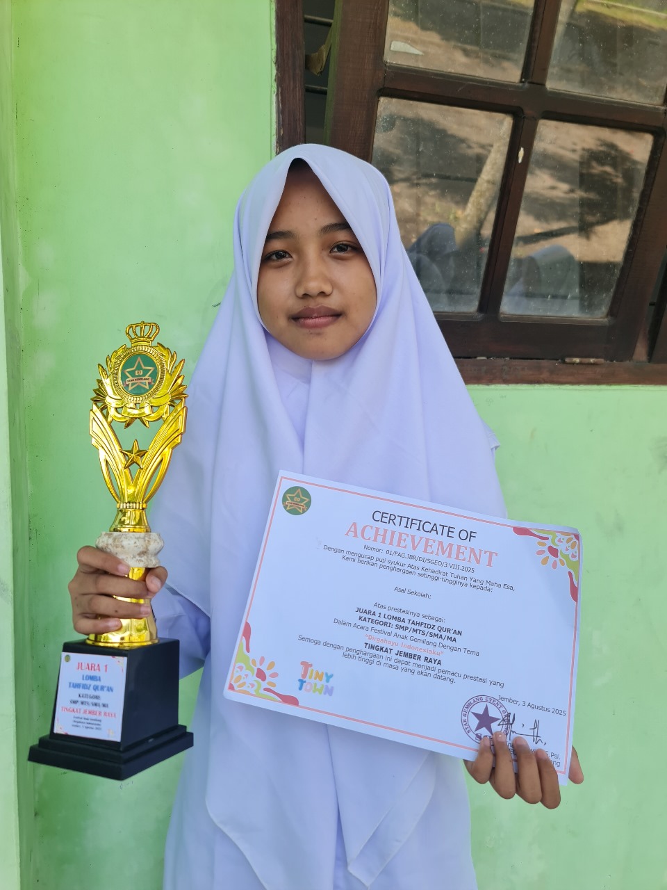 PRESTASI: Siswi MTs Unggulan Nuris Jember unjuk kebolehannya meraih juara 1 Tahfidzul Quran tingkat Kabupaten.&nbsp;