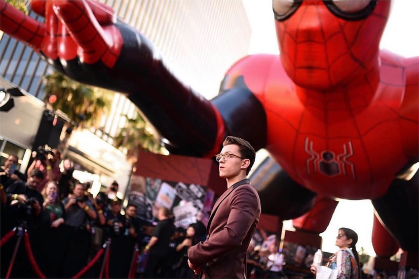 Tom Holland, aktor pemeran Spider-Man, dikabarkan mengalami cedera otak saat syuting film terbarunya.